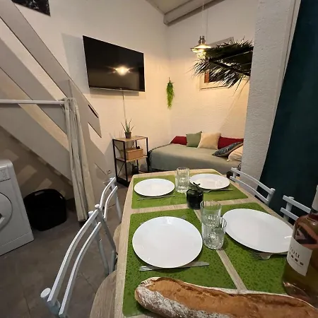 Avec Balcon, Climatisation Et Vue アパート